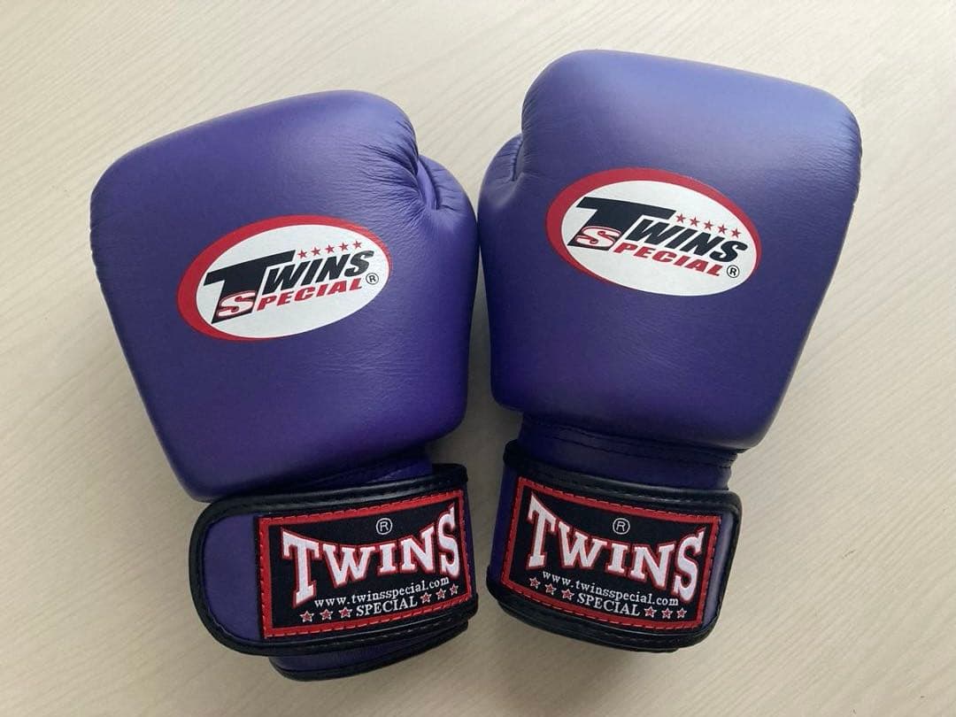 美品　Twins ツインズ ボクシング グローブ 本革製6オンス　ダークパープル