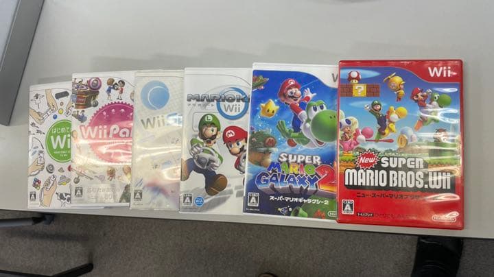 wii 本体　箱なし　コントローラー4台　ソフト6本