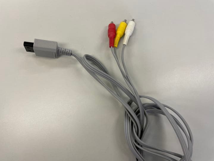 wii 本体　箱なし　コントローラー4台　ソフト6本
