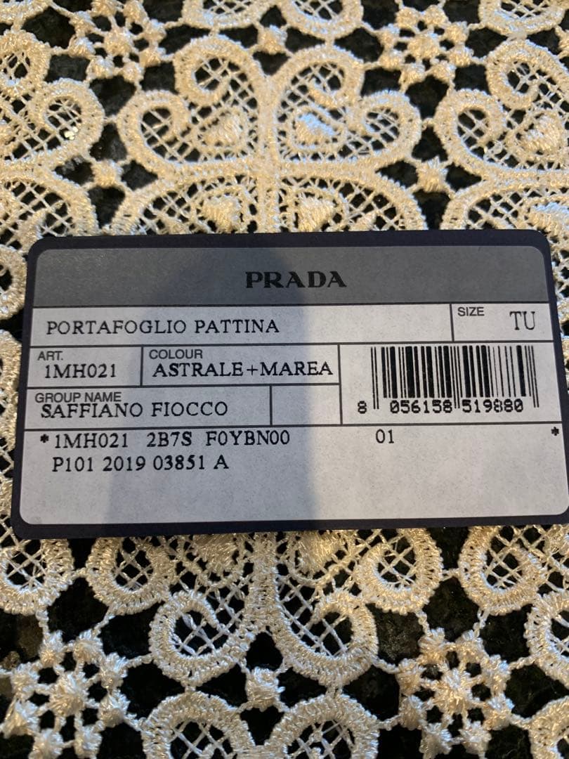 可愛い♡PRADA リボン付き三つ折り財布