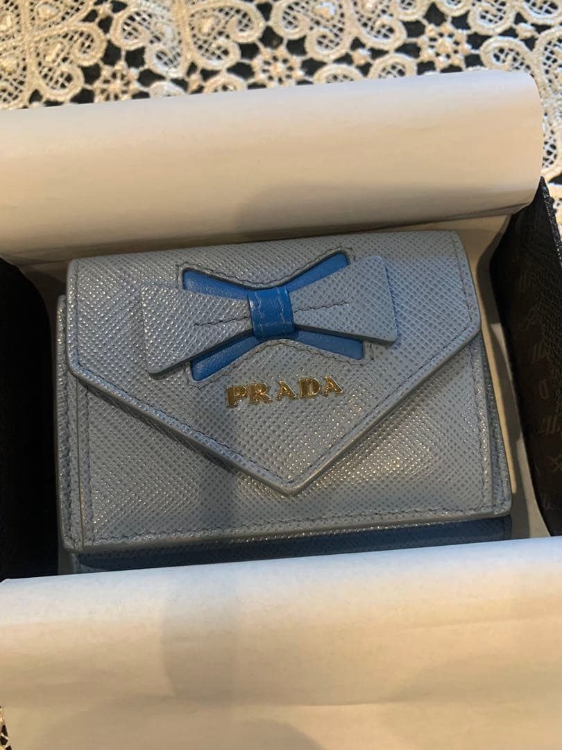 可愛い♡PRADA リボン付き三つ折り財布