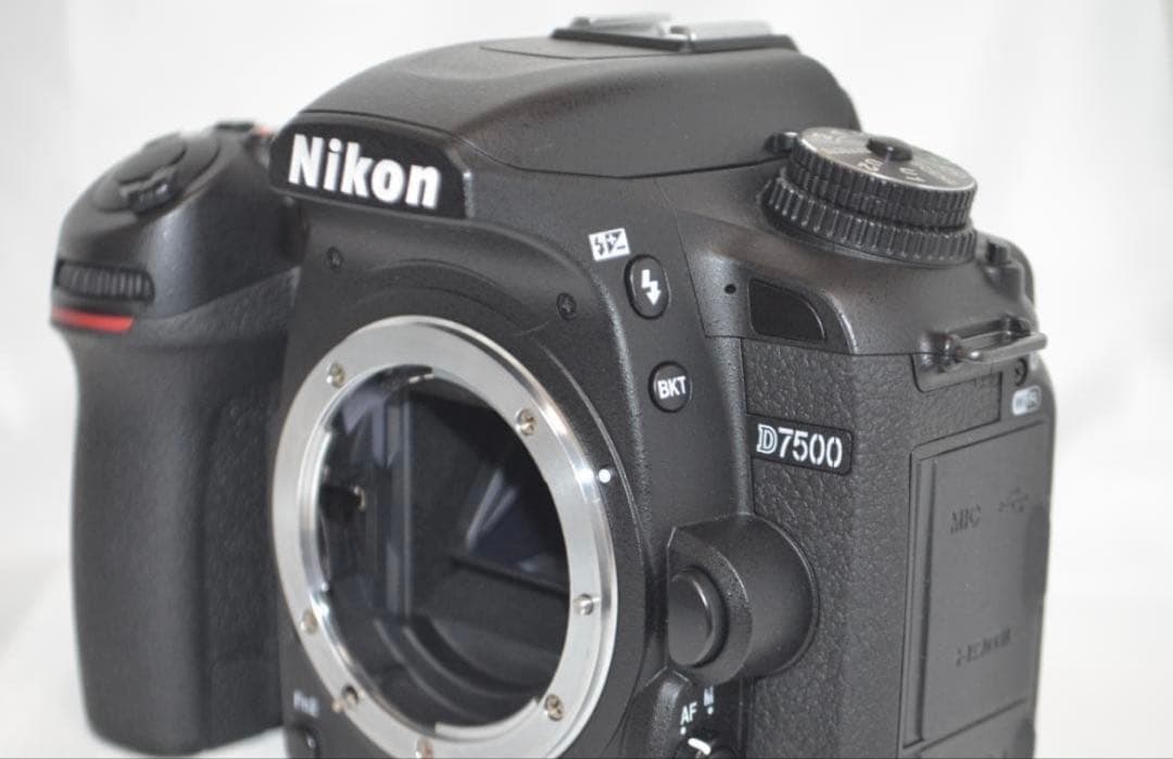 滅多にないシャッター数6000回以下 Nikon D7500☆Wi-Fi搭載