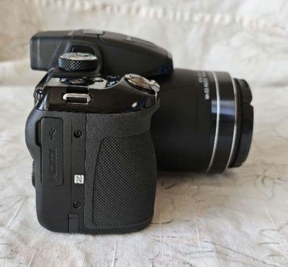 【美品】Nikon COOLPIX P610 60倍 ブラック 専用ケース付き