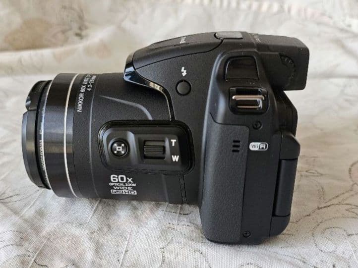 【美品】Nikon COOLPIX P610 60倍 ブラック 専用ケース付き