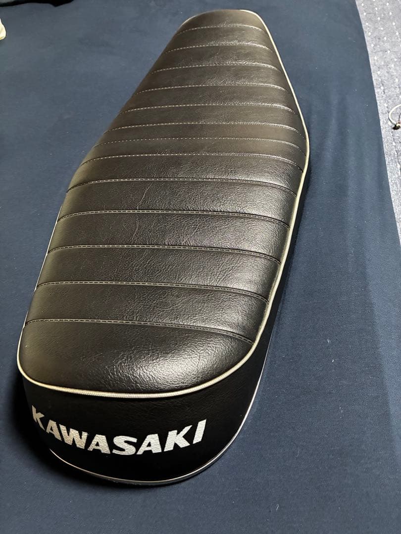 w650 オフィシャルw1タイプシート　シルバーパイピング