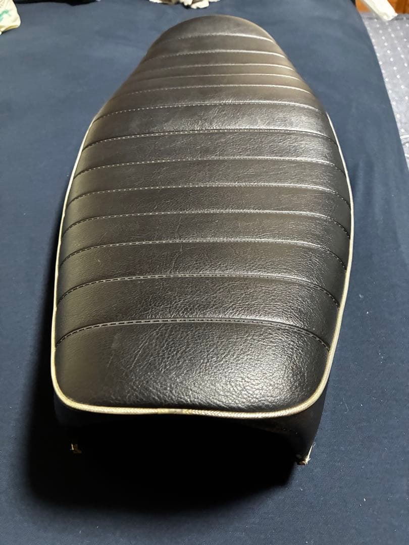 w650 オフィシャルw1タイプシート　シルバーパイピング
