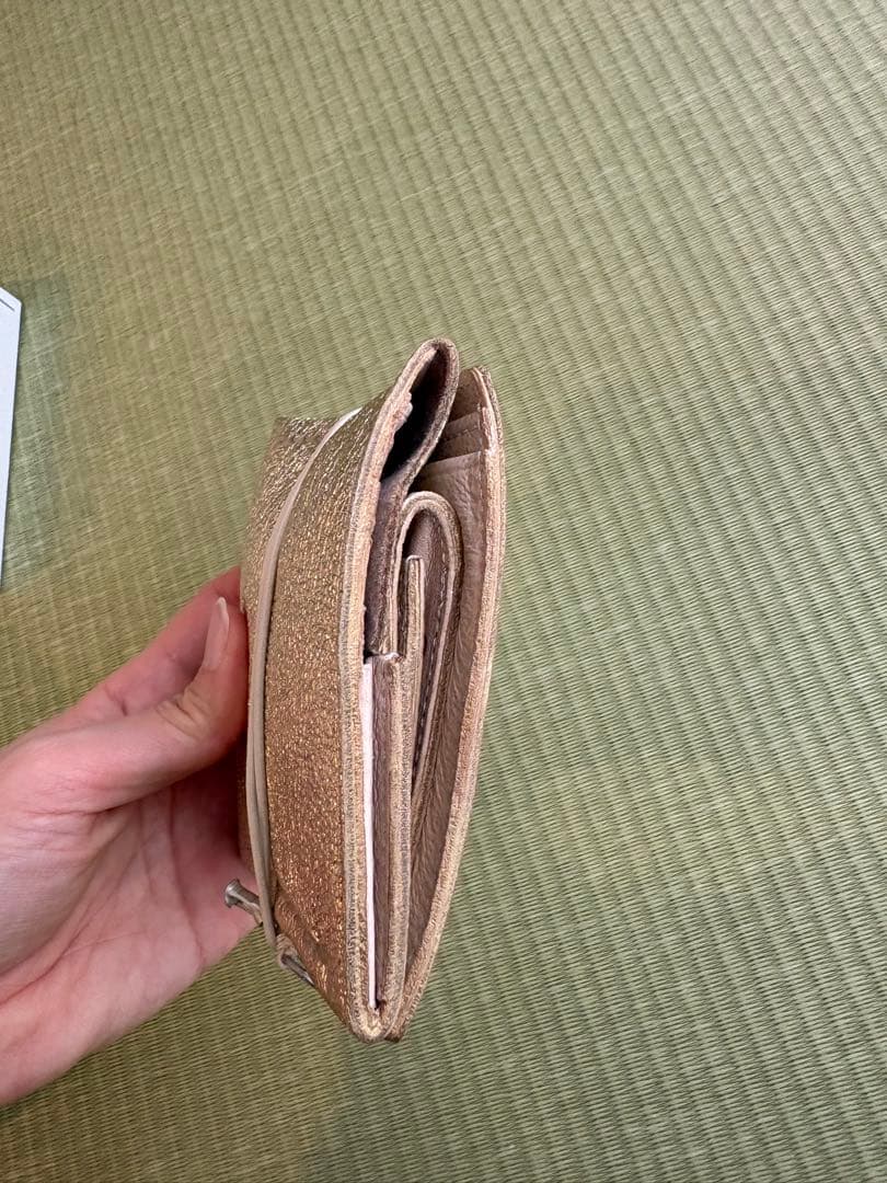 【新品未使用】eb.a.gos エバゴスソフトメタリック 二つ折り財布 GOLD