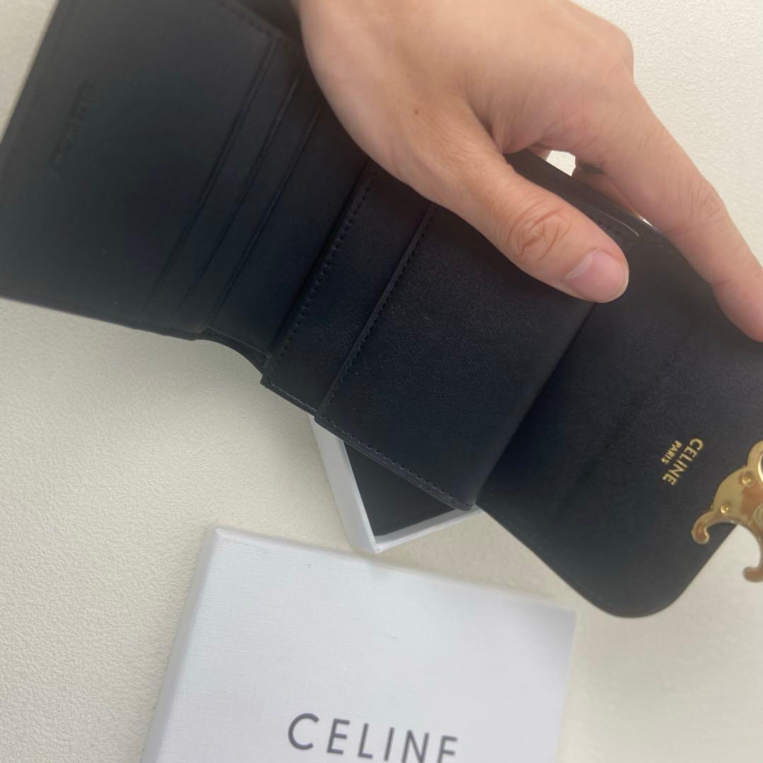 【CELINE】ネイビーのレザー製三つ折り財布 ゴールド金具付き