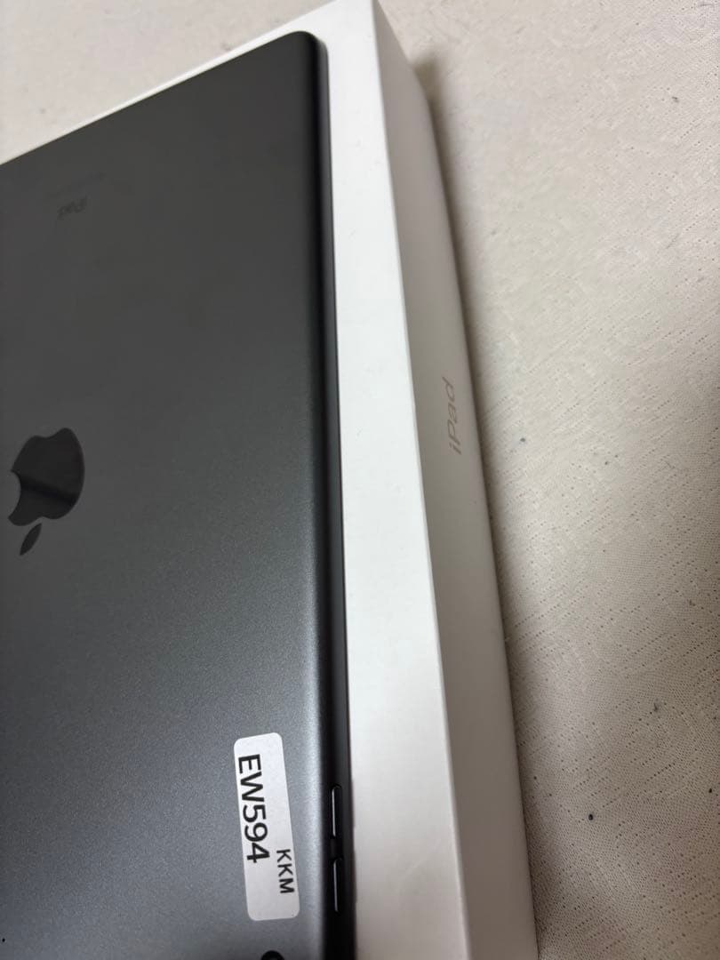 あ*い様 Apple iPad (第8世代) 32GB バッテリー97%