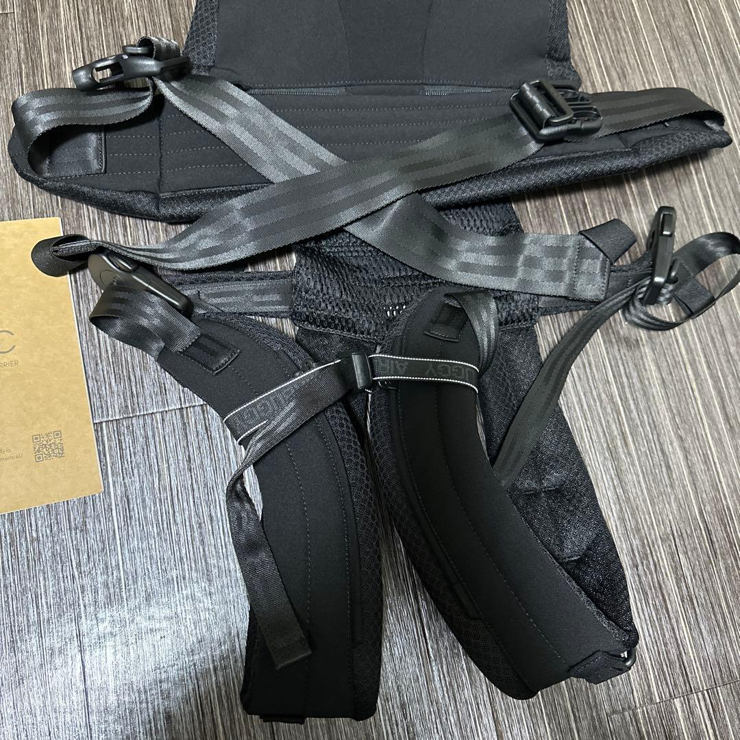 【Airbuggy】美品　ジェットブラック 抱っこ紐 メッシュ素材 説明書付き