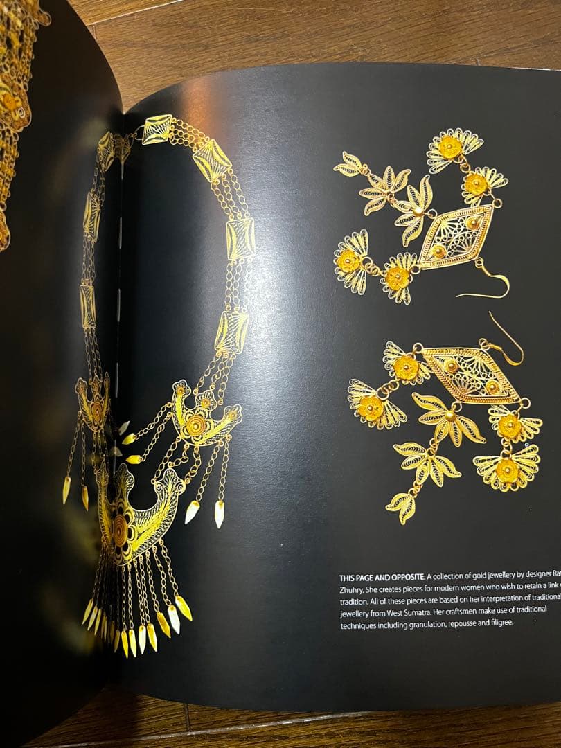 INDONESIAN ARTS AND CRAFTS インドネシア