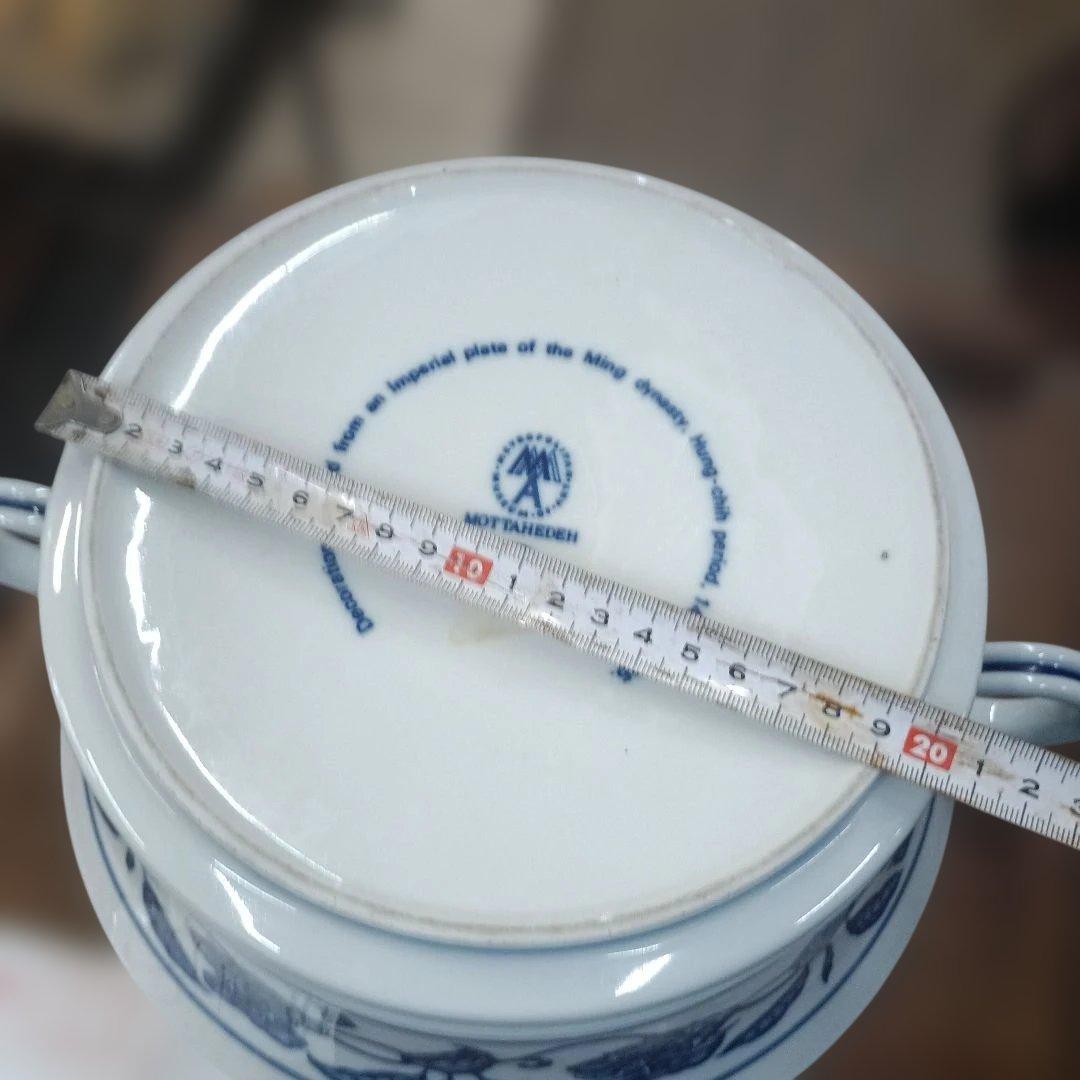 4438）Mottahedeh（モッタヘデ）の磁器の蓋物　詳細不明