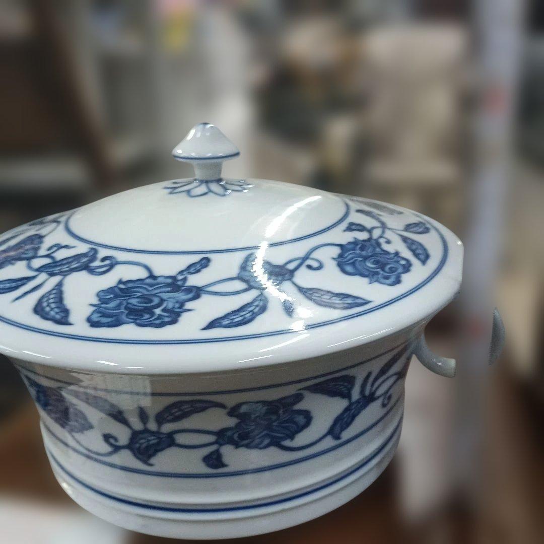 4438）Mottahedeh（モッタヘデ）の磁器の蓋物　詳細不明