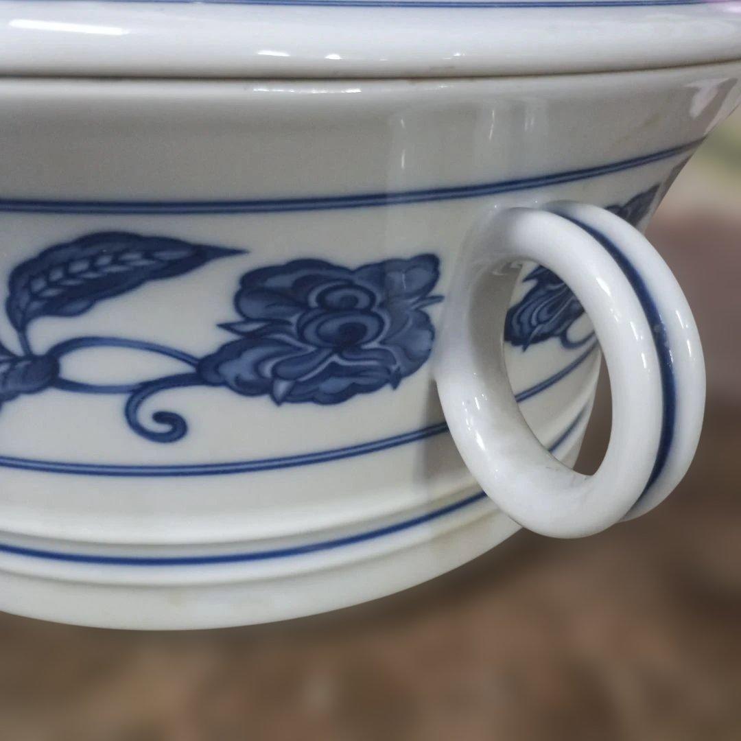 4438）Mottahedeh（モッタヘデ）の磁器の蓋物　詳細不明