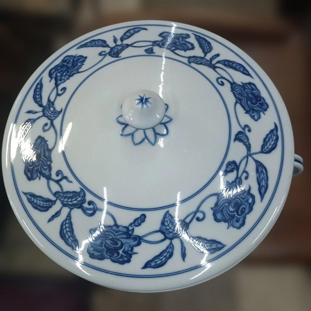 4438）Mottahedeh（モッタヘデ）の磁器の蓋物　詳細不明