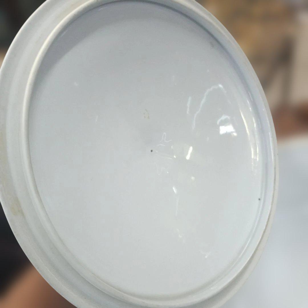 4438）Mottahedeh（モッタヘデ）の磁器の蓋物　詳細不明
