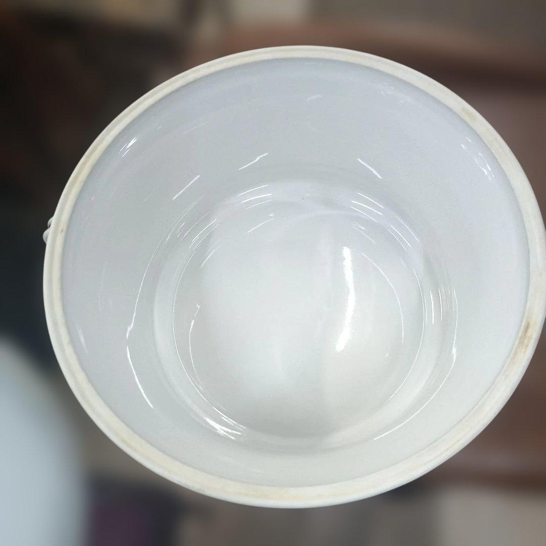 4438）Mottahedeh（モッタヘデ）の磁器の蓋物　詳細不明