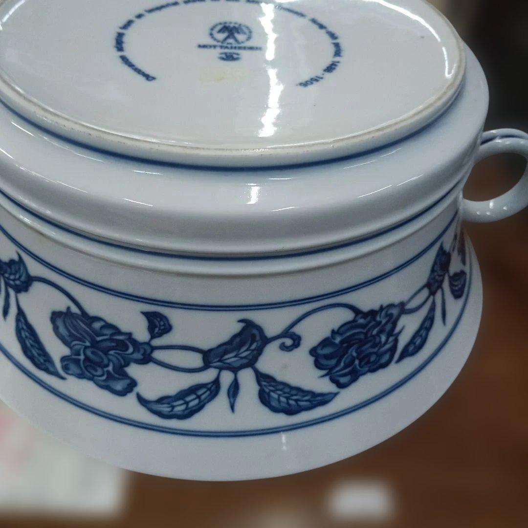 4438）Mottahedeh（モッタヘデ）の磁器の蓋物　詳細不明