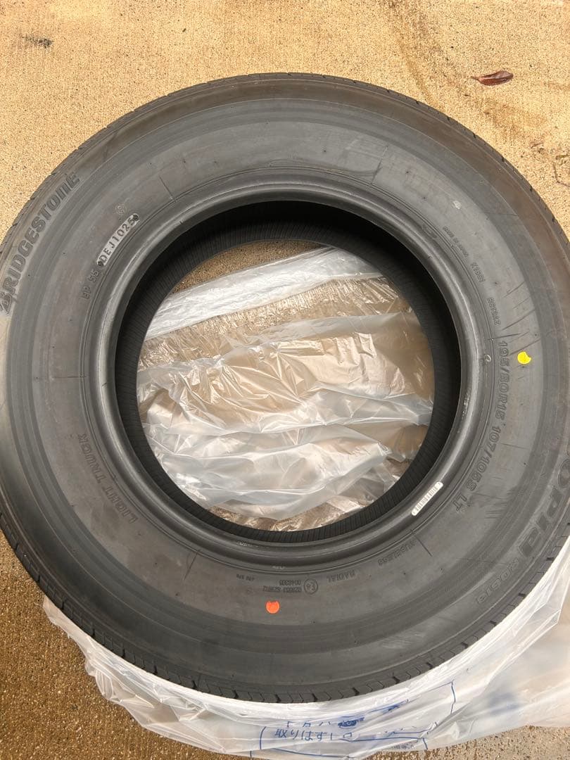 ハイエースBRIDGESTONE純正タイヤ 新車外し4本セット195/80R15