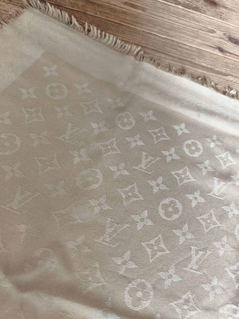 Louis Vuitton　ルイ・ヴィトン　ベージュ大判ストール　140cm
