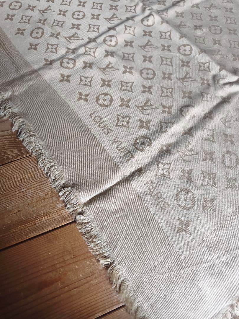 Louis Vuitton　ルイ・ヴィトン　ベージュ大判ストール　140cm