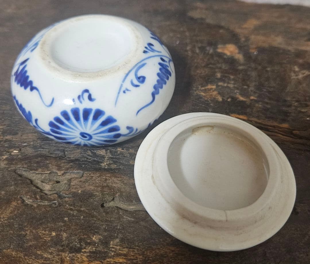 明治時代　古伊万里　染付　安南染付写し 菊唐草文様　香合　蓋物　茶道具茶器