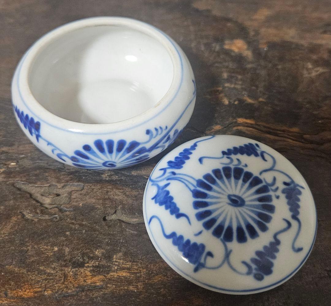 明治時代　古伊万里　染付　安南染付写し 菊唐草文様　香合　蓋物　茶道具茶器