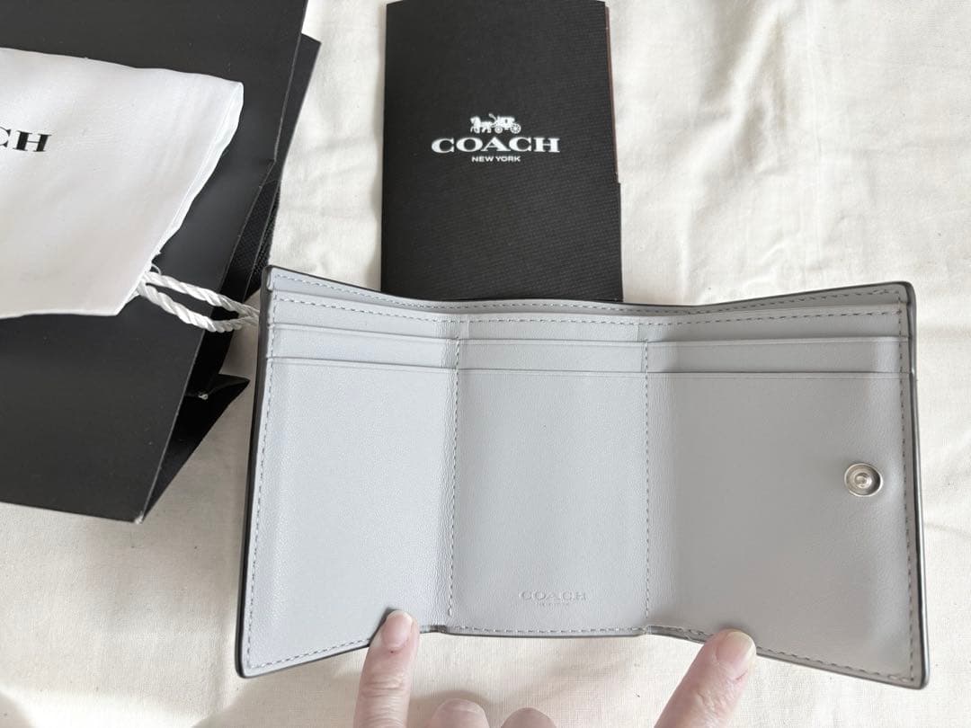 COACH グレー 三つ折り財布 保存袋付き