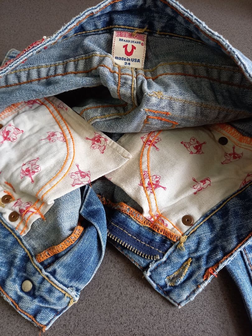 【TRUE RELIGION】ダメージデニムジーンズ　レディース