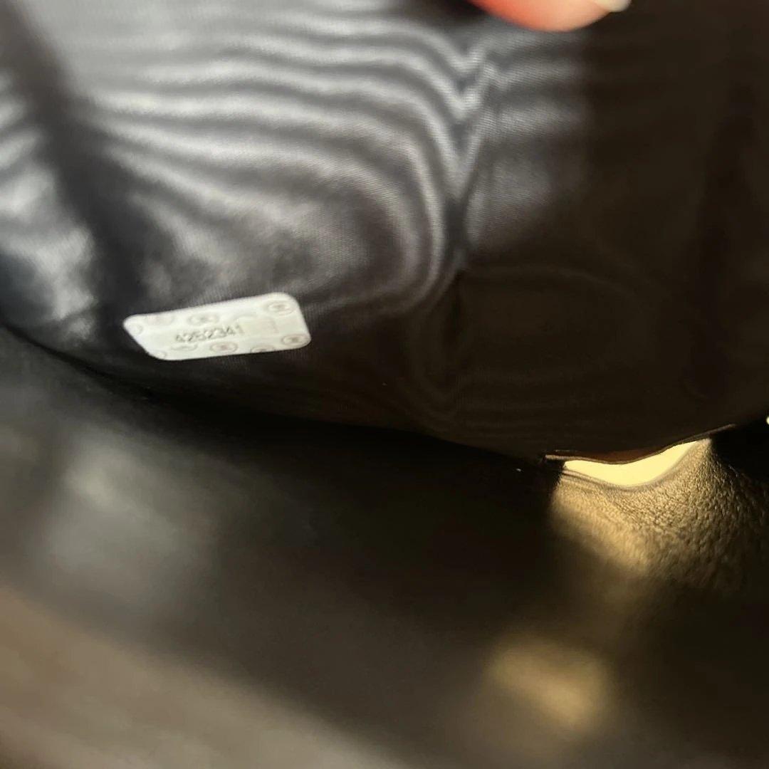CHANEL黒二つ折り財布