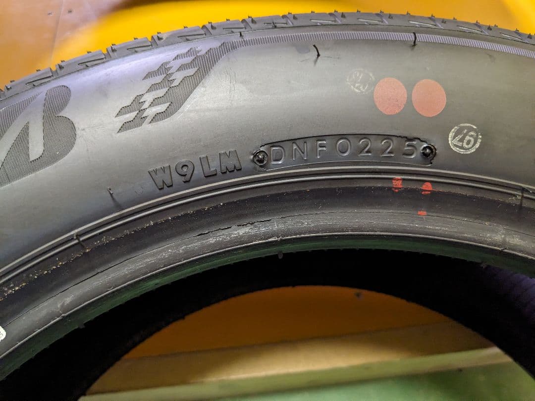 ブリジストントランザ　ノーマルタイヤTOO5　215/55R17