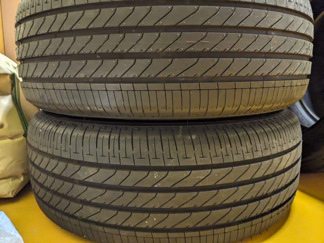 ブリジストントランザ　ノーマルタイヤTOO5　215/55R17