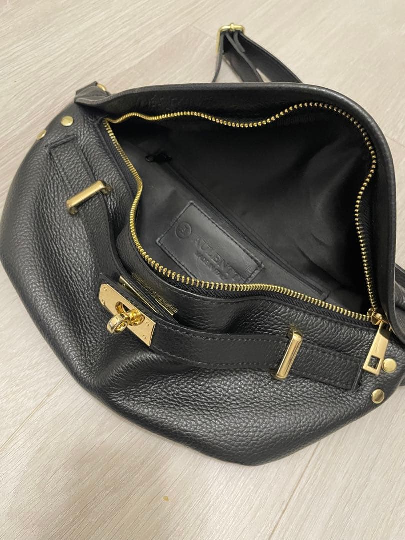 AULENTTI ボディバッグ 黒 レザー