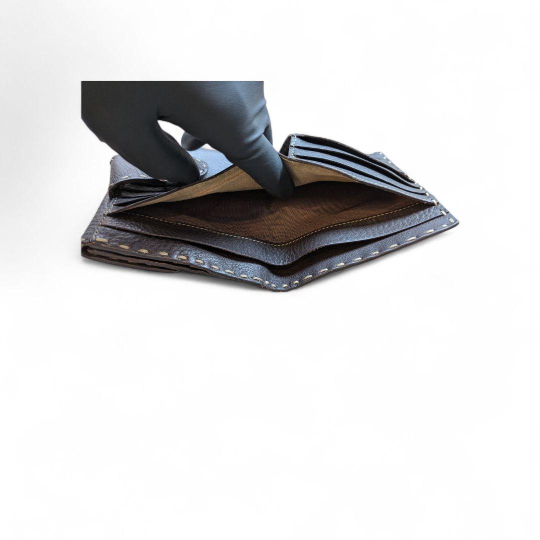 【極美品/正規品】FENDI フェンディ セレリア 二つ折り財布 手縫いステッチ