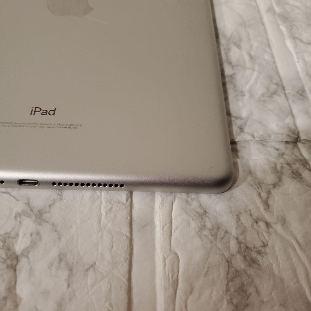 132 iPad 6世代 32GB SIMフリー シルバー