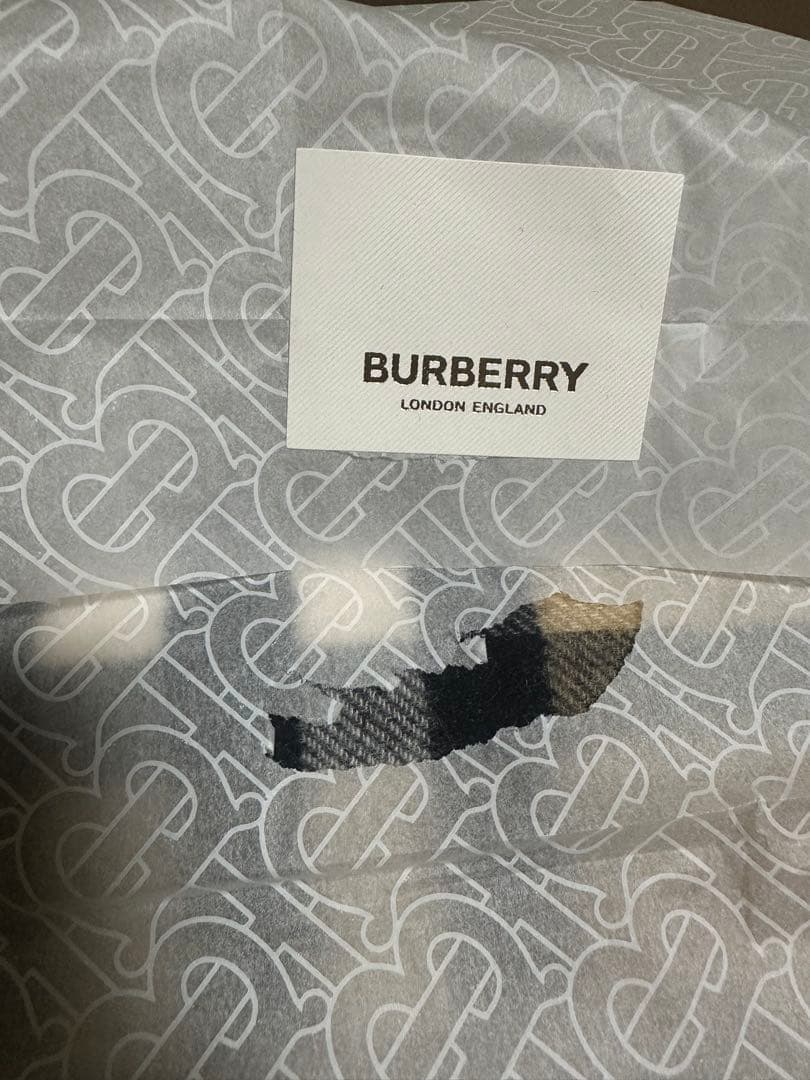 BURBERRY チェック柄マフラー ギフトボックス付き　未使用品