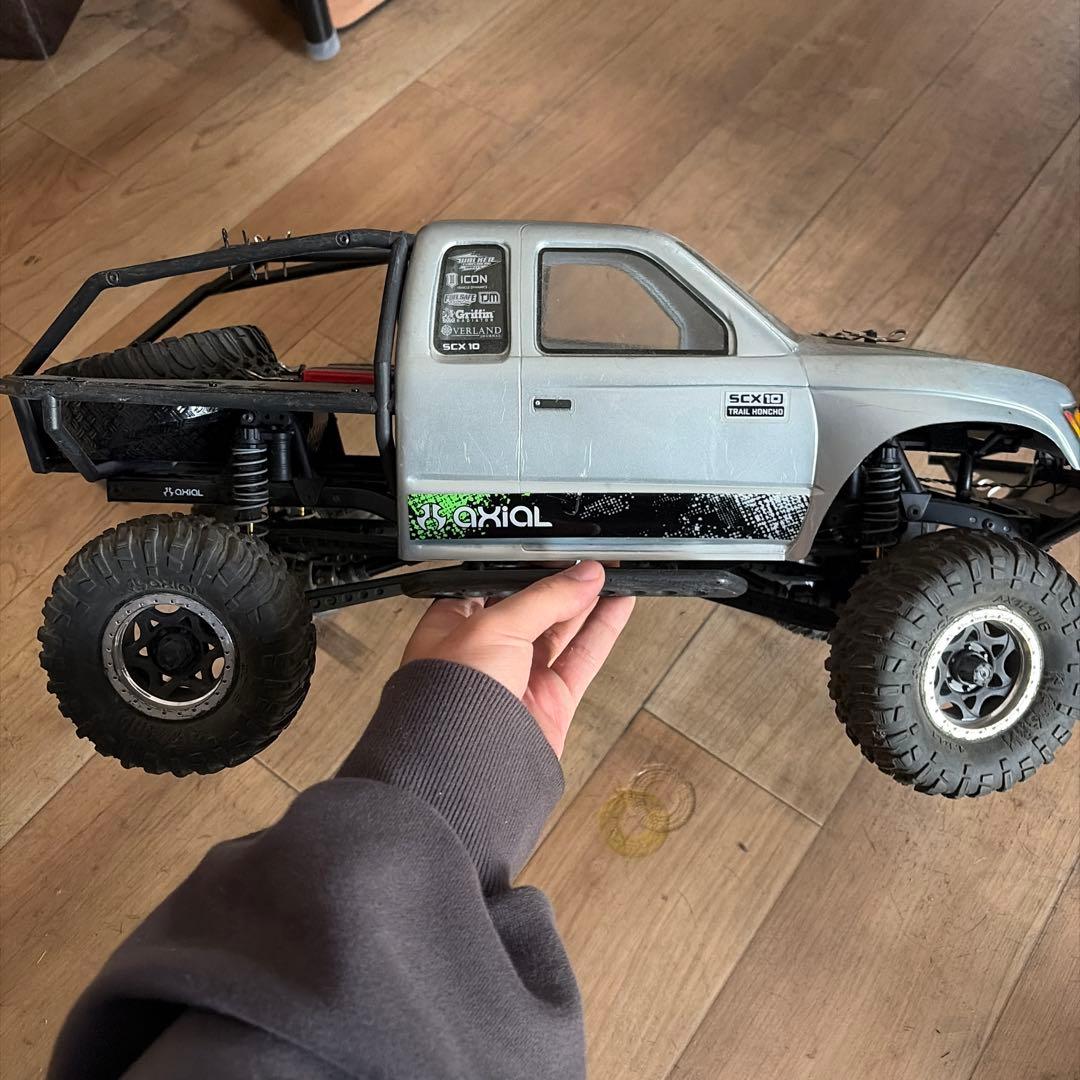 W*d様 Axial SCX10 オフロードラジコンカー
