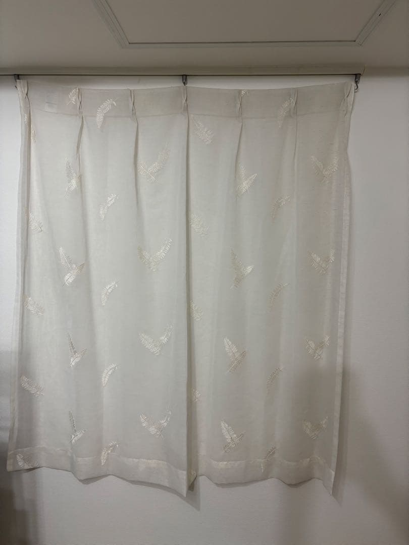〈中古美品〉ニトリ ミスト3 カーテン 100X135 2枚セット　レース付き