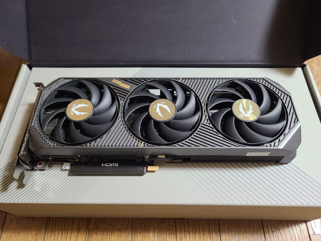 【美品】ZOTAC GeForceRTX5070 SOLID OC 12GB