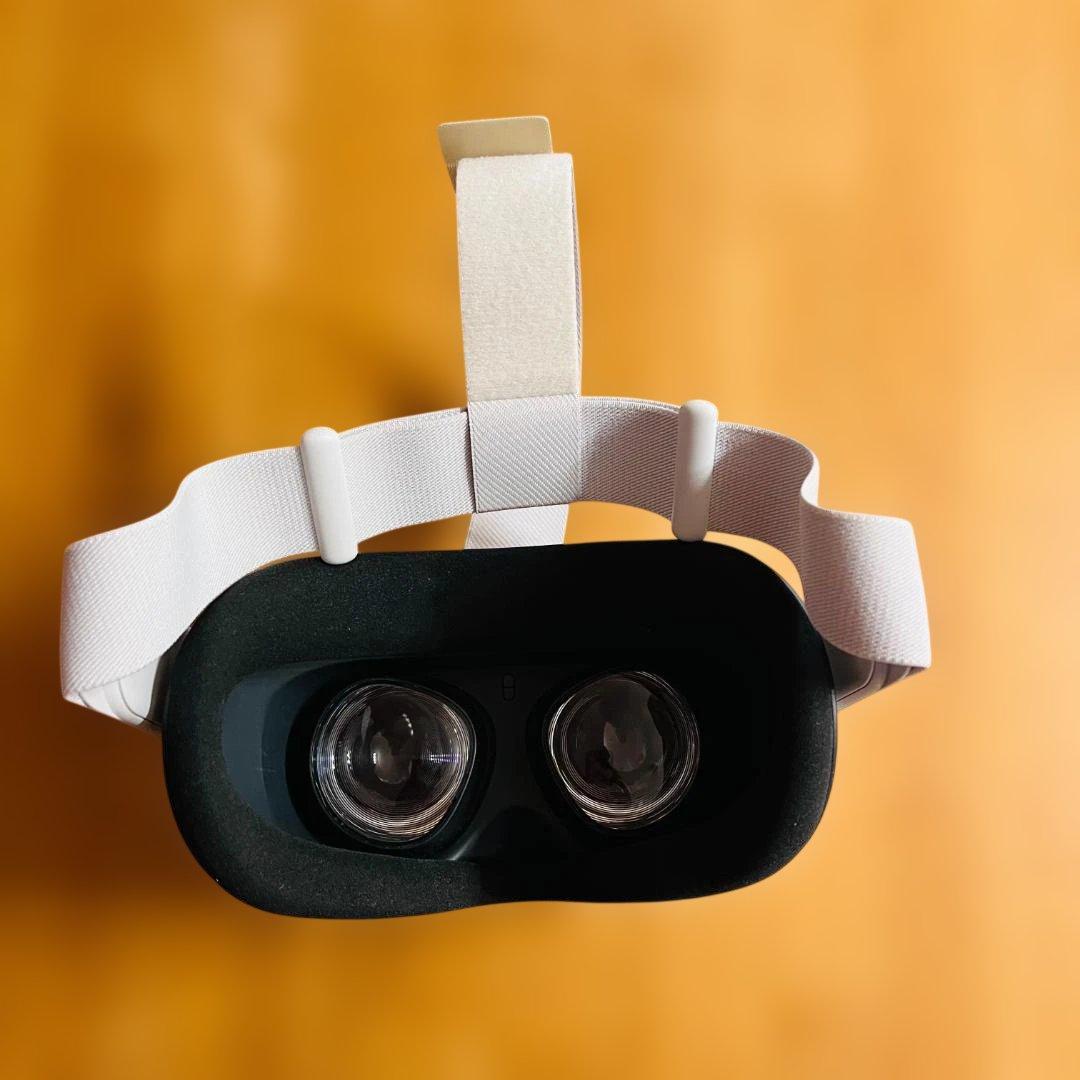 Quest 2 64GB VRヘッドセットとコントローラ
