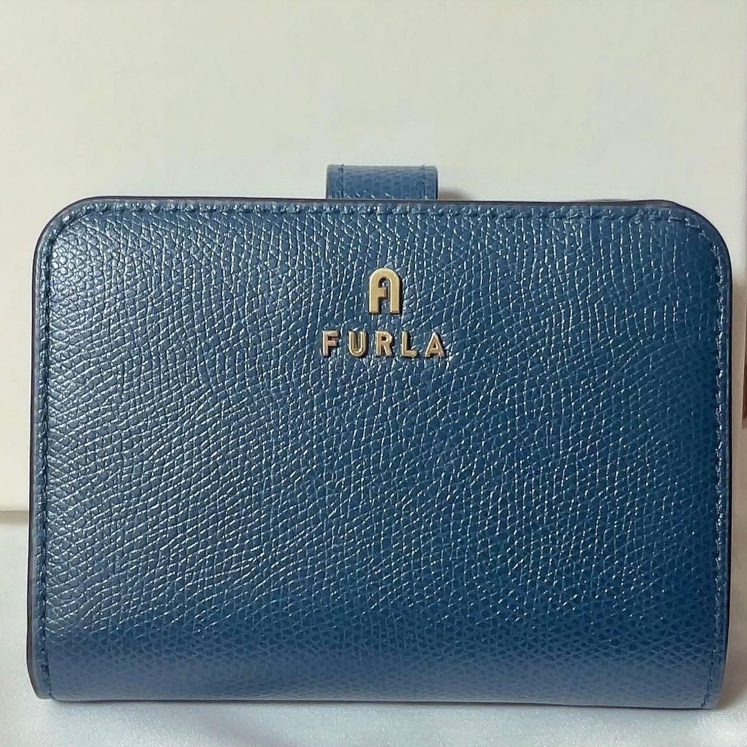 【ちゃあ】FURLA二つ折り財布・カメリアS・ネイビー/グレージュ