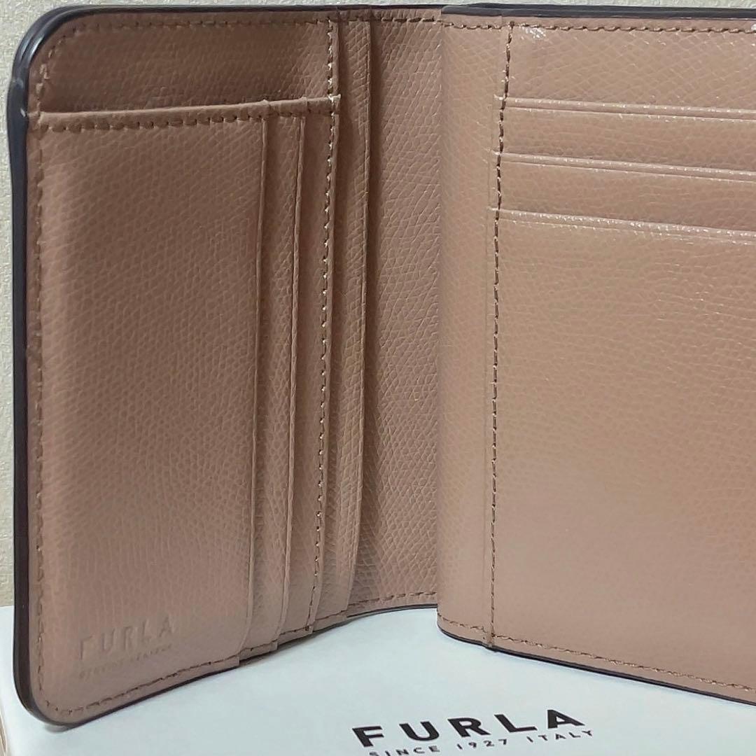 【ちゃあ】FURLA二つ折り財布・カメリアS・ネイビー/グレージュ
