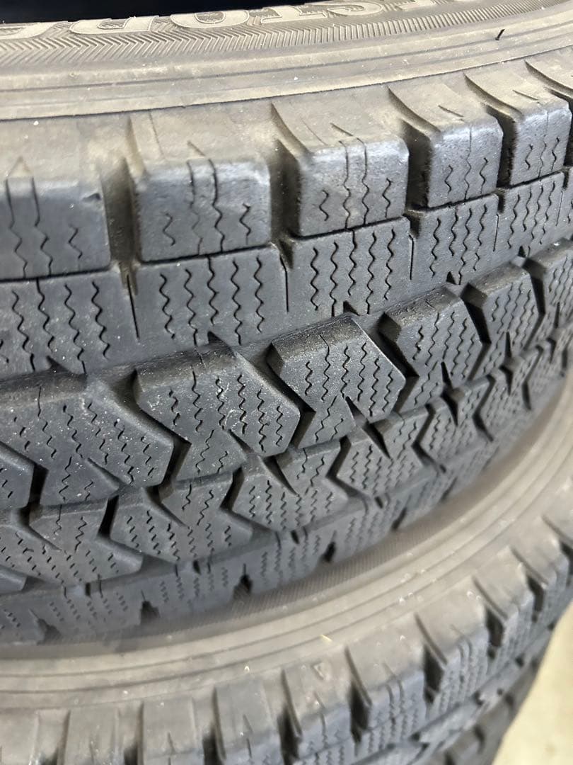 ブリヂストン　スタッドレス　VL10 ハイエース195/80R15 ４本セット