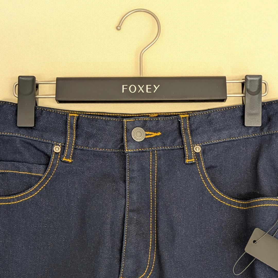 フォクシーのパンツ「Sloan スローン」タグ付き未使用品です。