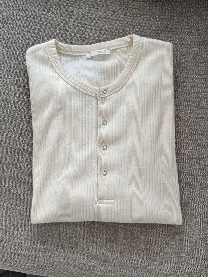 【美品】ZARA テクスチャー入りヘンリーネックTシャツ