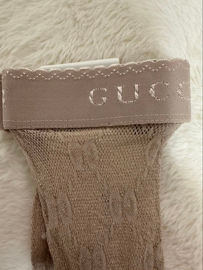 新品未使用タグ付 GUCCI ロゴ入りベージュラメ入りソックス M