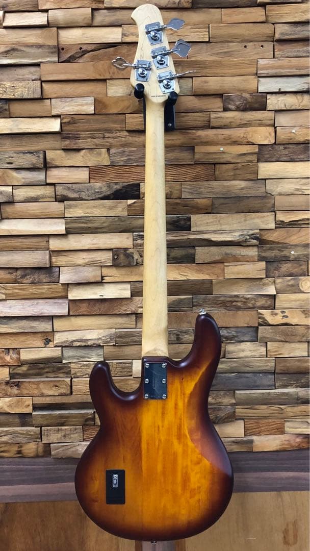 Sterling by MUSIC MAN SUB Series ベース