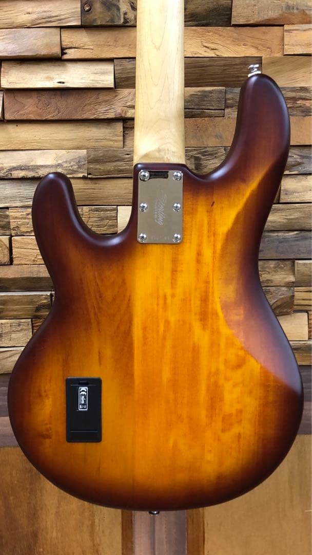 Sterling by MUSIC MAN SUB Series ベース