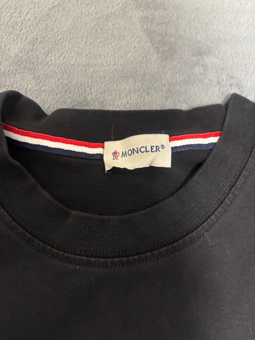 Monclerモンクレール フロッキー カレッジロゴ Tシャツ