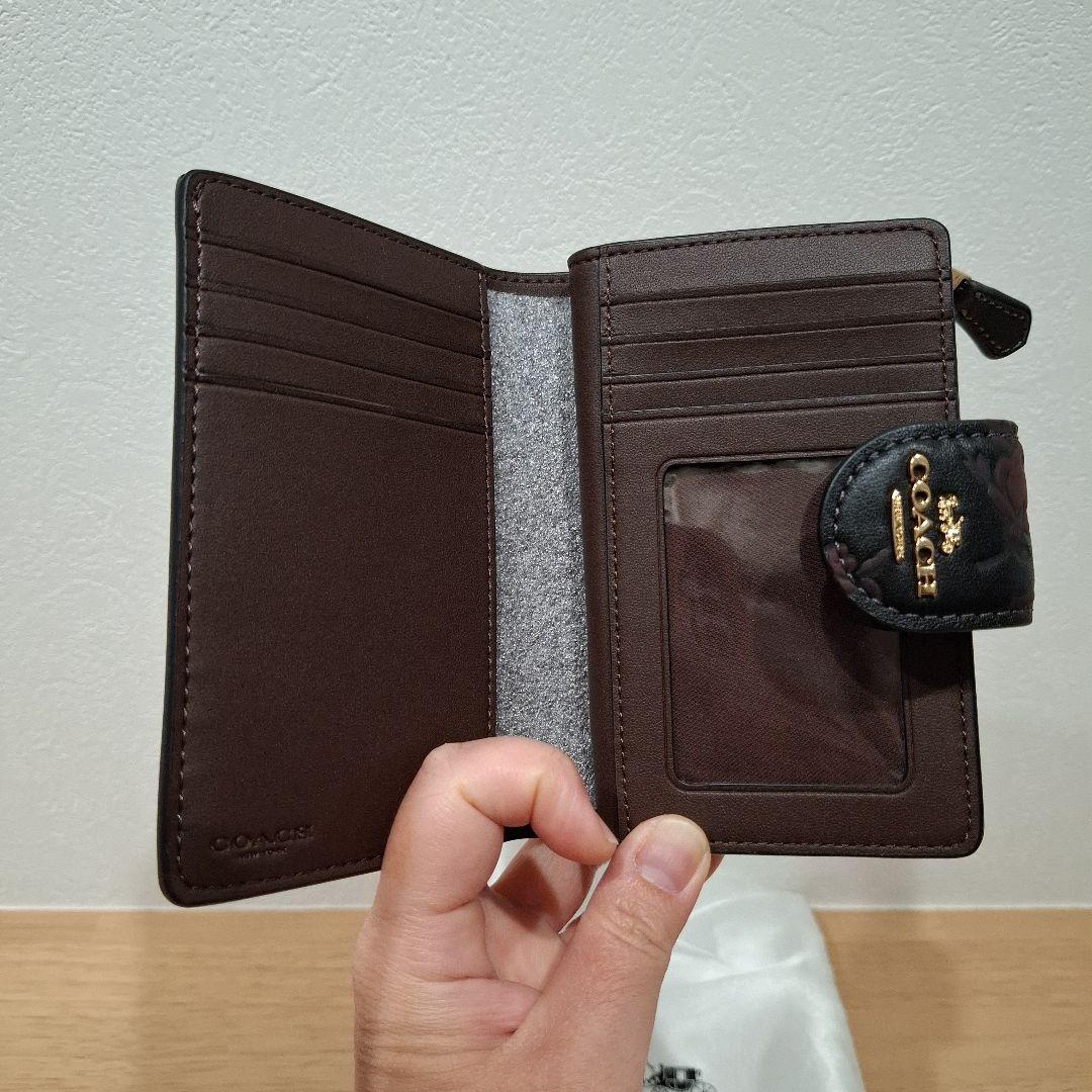 カ*ヤ様 【新品 未使用品】COACH 二つ折り財布 黒 バラ柄 CCR20